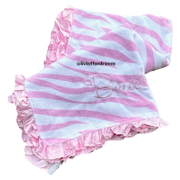 BT09 NWT Beach Bunny Pink And White Tiger Towel - Picture 4 of 7
